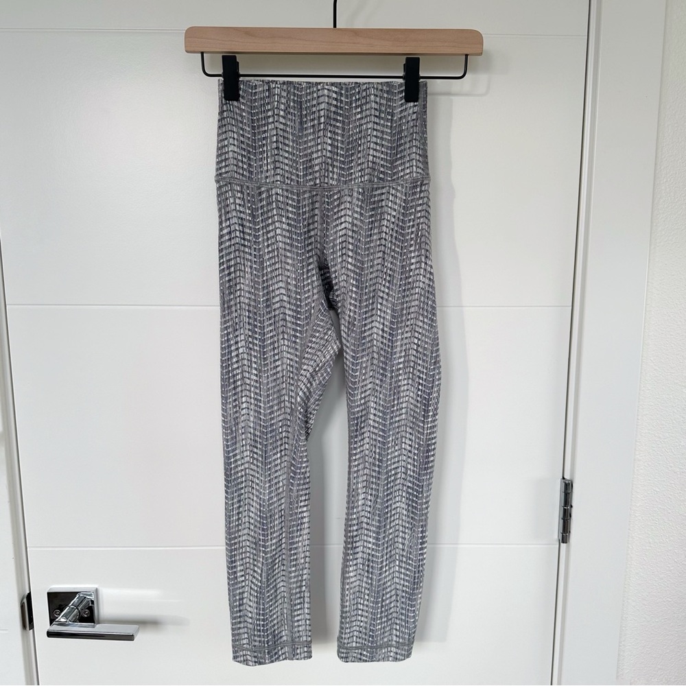 Lululemon Wunder Under High-Rise Luon Crop 21" Arrow Jacquard Silver Size 2